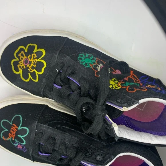 VANS skate shoes.US kids size 13.5. Decor on shoe-flowers, positive vibes - Picture 5 of 15